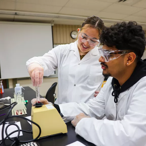 University Sciences students experimenting in the lab.